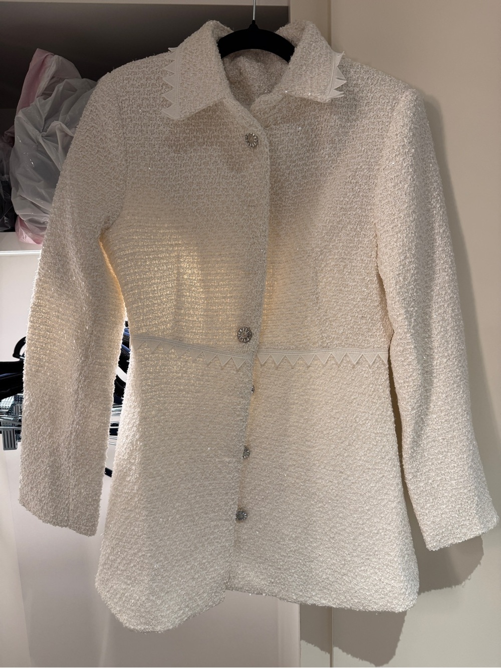 Elegant Cream Bouclé Jacket with Decorative Buttons